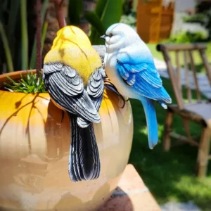 Dekorativer Kunstvogel aus Harz