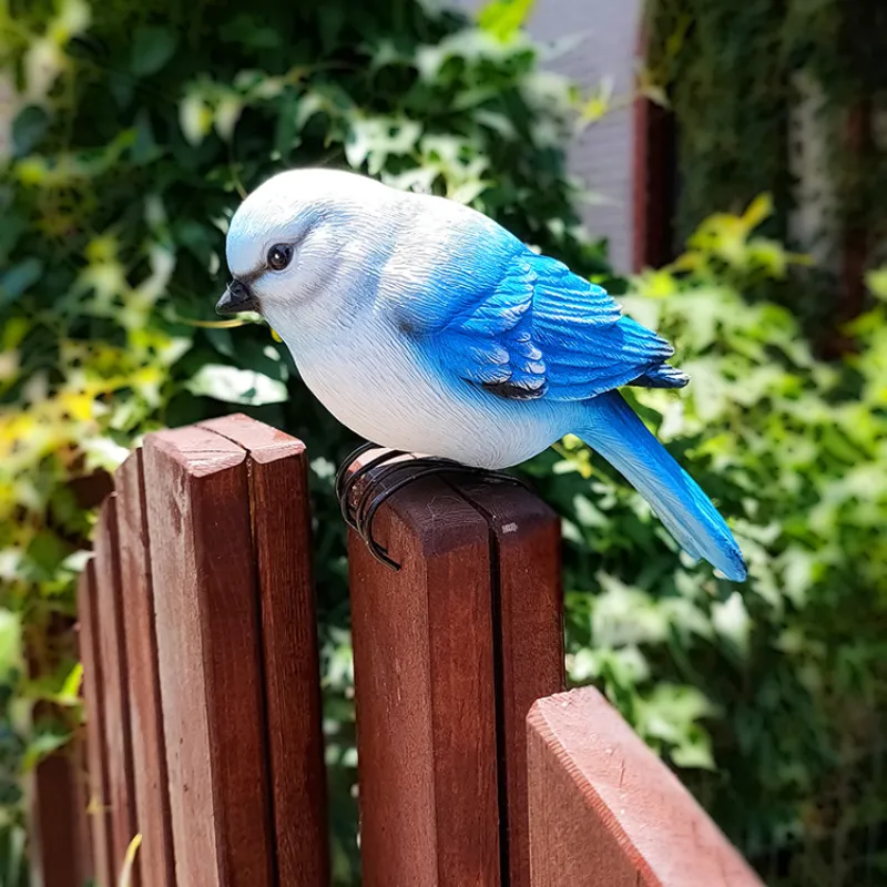 Dekorativer Kunstvogel aus Harz – Bild 2